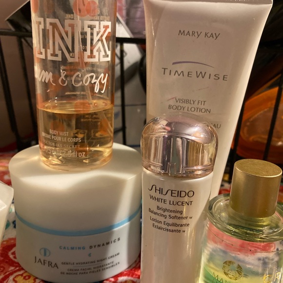 HUGE WOMENS BEAUTY BUNDLE!!! - Picture 2 of 10